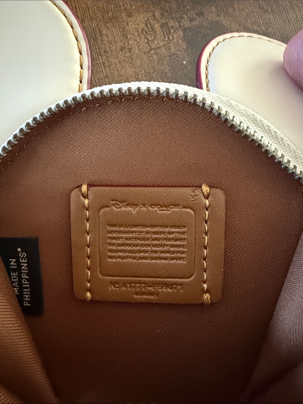 Coach Cream Mouse Ear Coin Purse - Picture 4 of 12